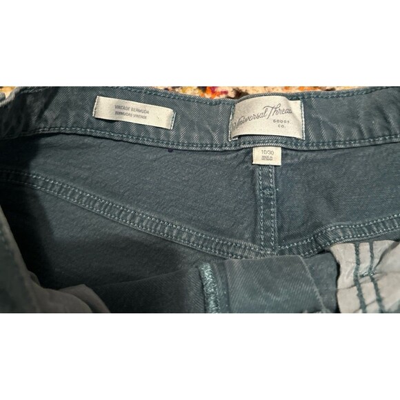 Universal thread green shorts - Picture 2 of 3